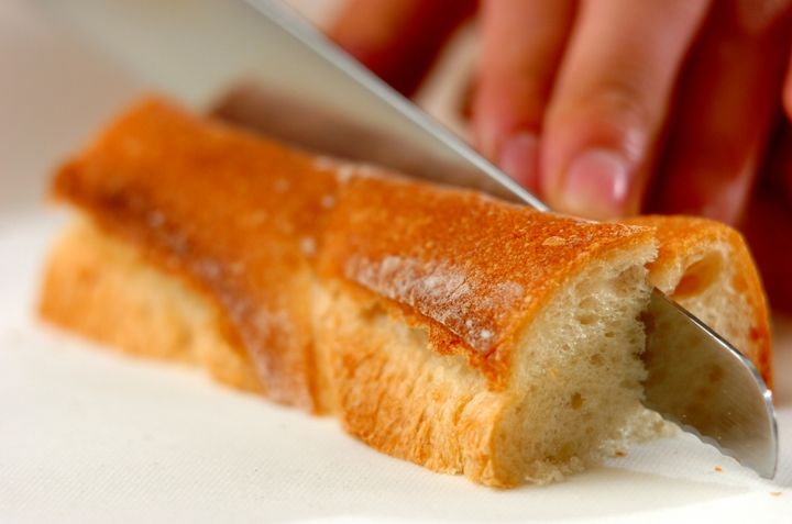 しょうゆガーリックトーストの下準備1