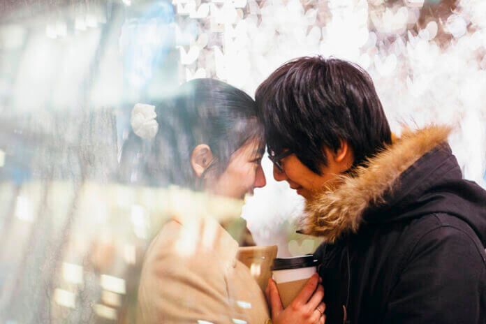 なぜ頭ポンポンしたくなる？男性心理と好意のサインを解説