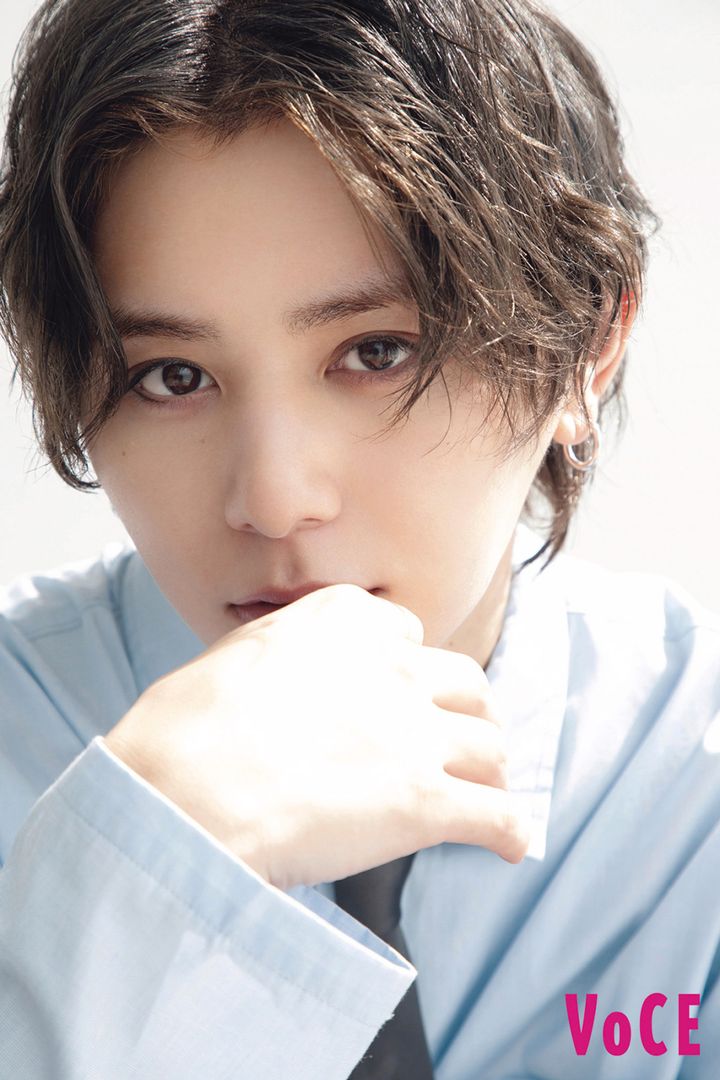 【VOCE1月号の舞台裏】大好評連載『BEAUTY DICTIONARY』、“見る美容液”山田涼介が奏でる不協和音とは？日常における“ちょっと普通じゃないこと”について語る。