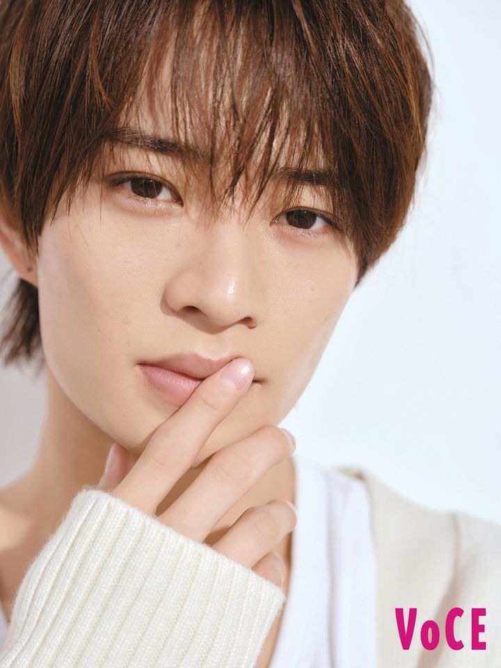 VOCE1月号にACEes・浮所飛貴さんが登場。