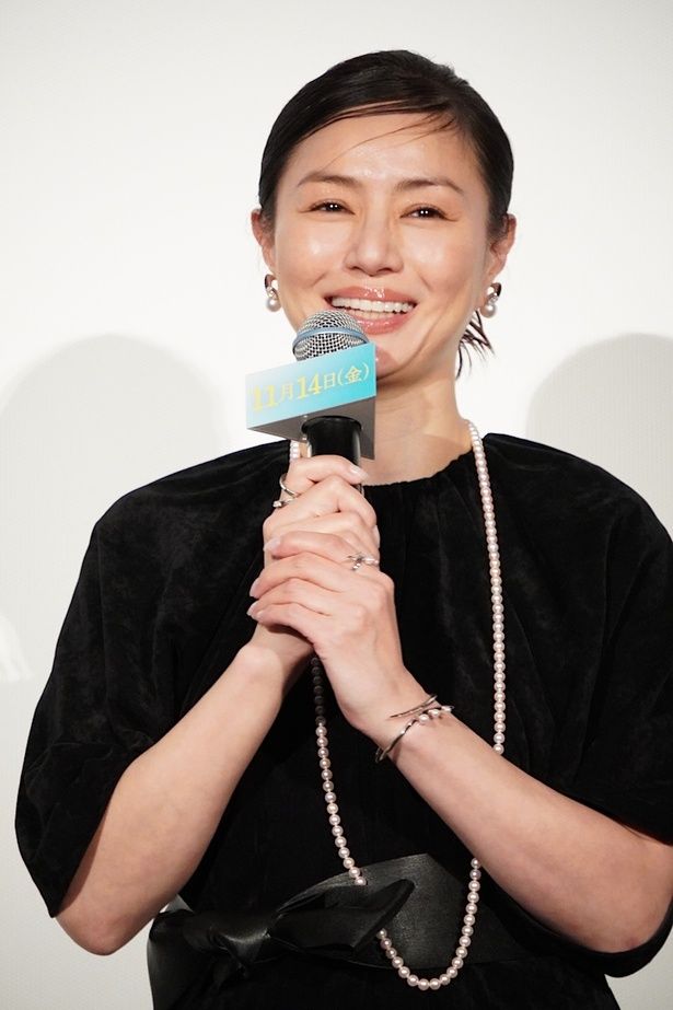 井川遥は「堺さんと監督と3人で、一つ一つ作っていきました」と役作りを回顧