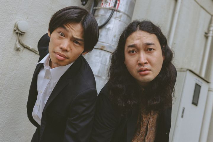 かが屋（左から）加賀翔、賀屋壮也 クランクイン！ 写真：山田健史 width=