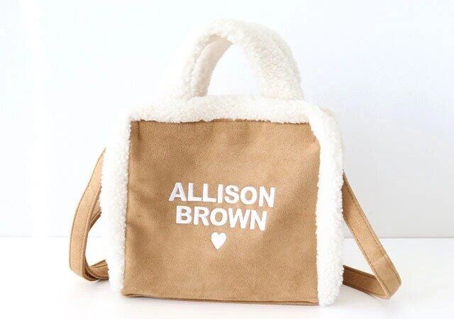 ALLISON BROWN [アリソンブラウン] ロゴ刺繡入りボアポシェット