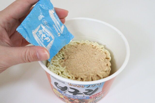ノグリ 新商品 日本限定 コンビニ限定 もっちりノグリ 韓国風海鮮味 カップ（ピリ辛） 作り方 粉末スープ