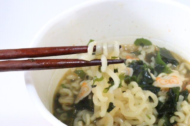 ノグリ 新商品 日本限定 コンビニ限定 もっちりノグリ 韓国風海鮮味 カップ（ピリ辛） 麺 味 食感