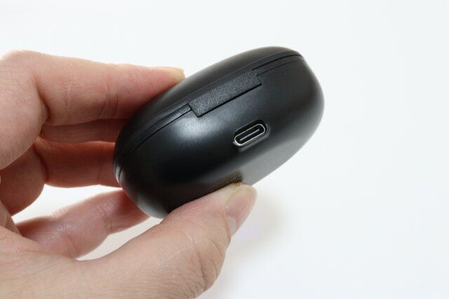 ダイソーのイヤピタッ 完全ワイヤレスステレオイヤホンはUSB Type-C充電式