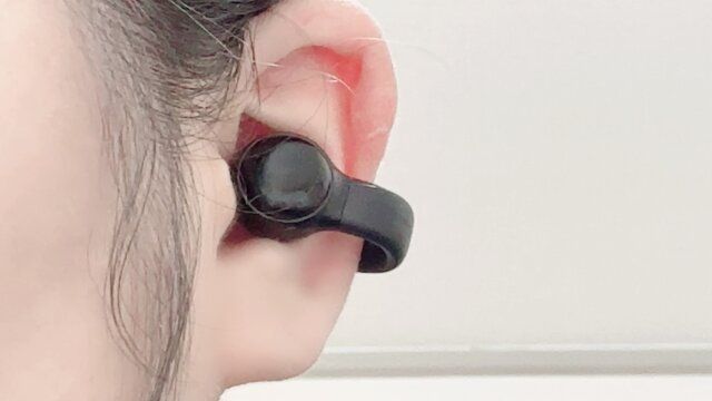 ダイソーのイヤピタッ 完全ワイヤレスステレオイヤホンの装着例3