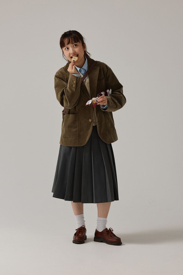 低身長さんのジャケットコーデ。スカートはミディアム丈が正解！【FUDGE FRIEND おしゃれさんの毎日コーディネート vol.617｜大島花菜】