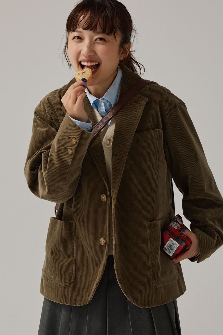 低身長さんのジャケットコーデ。スカートはミディアム丈が正解！【FUDGE FRIEND おしゃれさんの毎日コーディネート vol.617｜大島花菜】