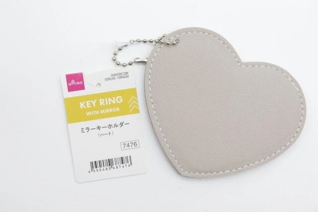 ダイソーのミラーキーホルダー（ハート）のパッケージ