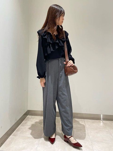 黒ブラウスコーデ3