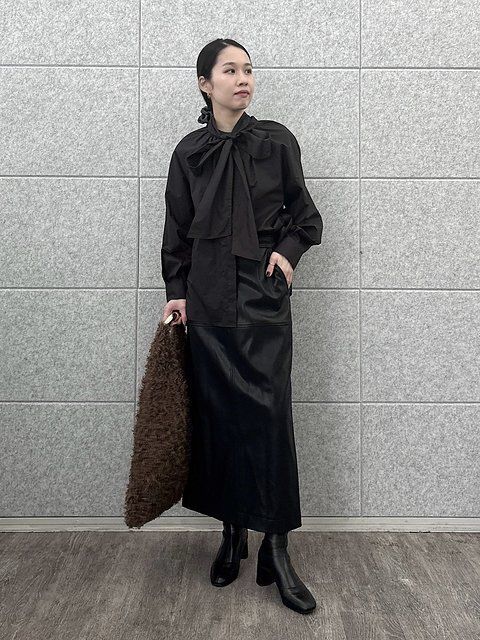 黒ブラウスコーデ1