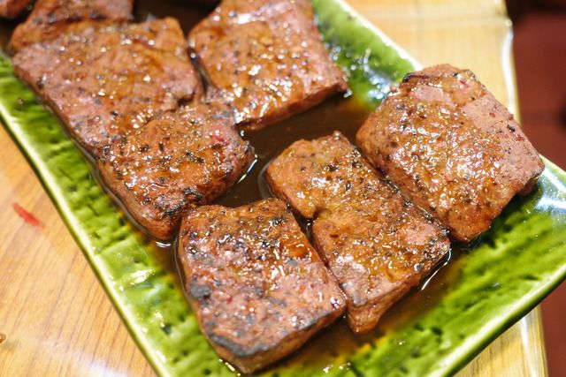 こんにちは、年間600軒のレストランや酒場を食べ飲み歩き、グルメ情報を発信しているグルメハンターのハツです。