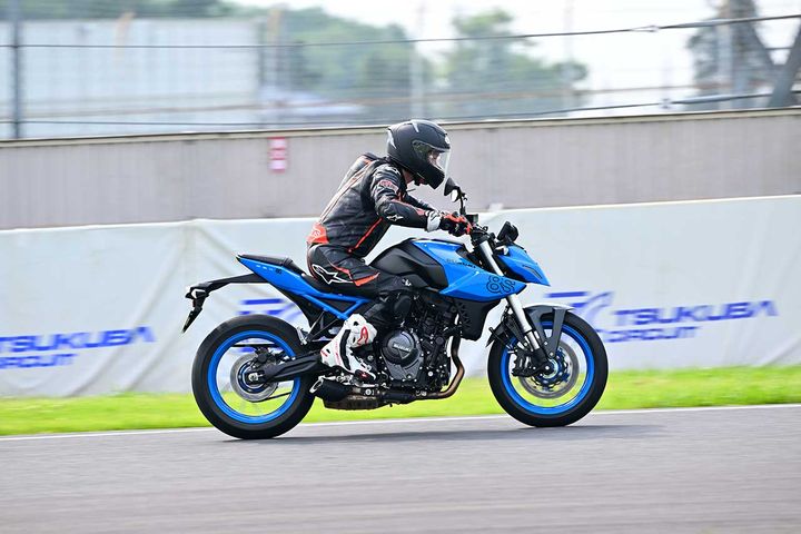 ×減速Gに負けると曲がりにくい姿勢になり 車体姿勢の安定性を欠く