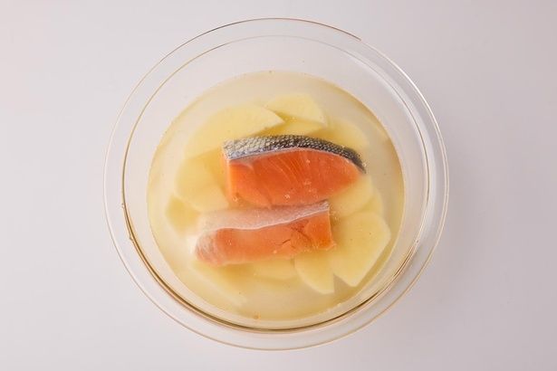 ラップをして8分チン （C）まるみキッチン／KADOKAWA