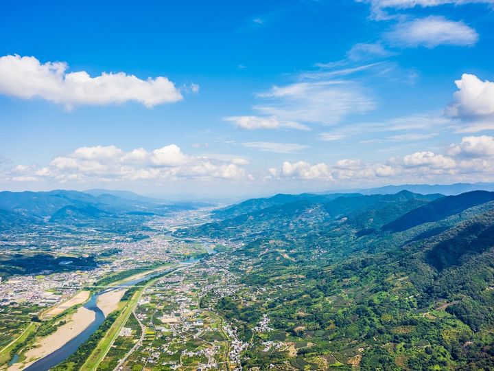 大東建託は、和歌山県に住む20歳以上の男女を対象に居住満足度調査を行い、「いい部屋ネット 住み続けたい街ランキング2025＜和歌山県版＞」として発表しました。和歌山県民が選んだ「住み続けたい街（自治体）」ランキングの2位は「紀の川市」、では1位は？