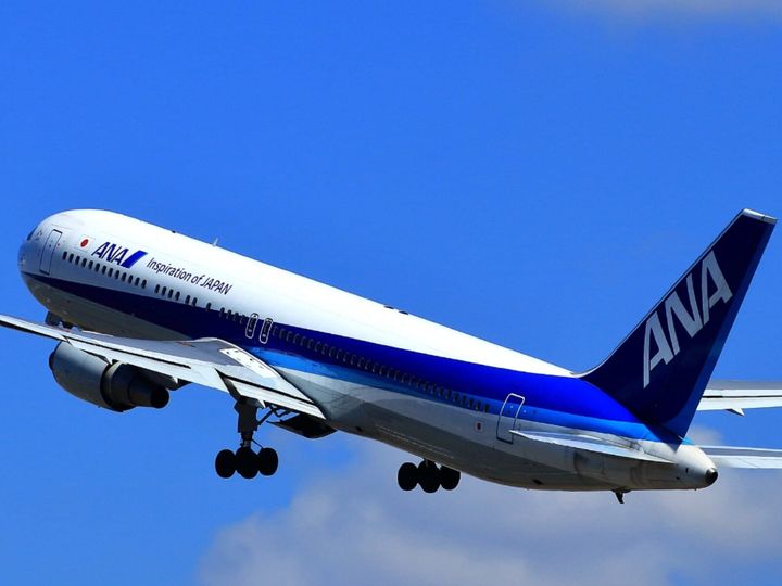 All About ニュース編集部が全国250人を対象に実施した「航空会社に関するアンケート」の調査結果から、好き＆飛行機に乗ってみたい「日本の航空会社」ランキングを発表！ 2位「全日空（ANA）」を抑えた1位は？