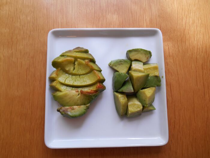 アボカドは『丸ごと冷凍』するのが正解！？丸ごと、半割り、カットで比べてみた結果