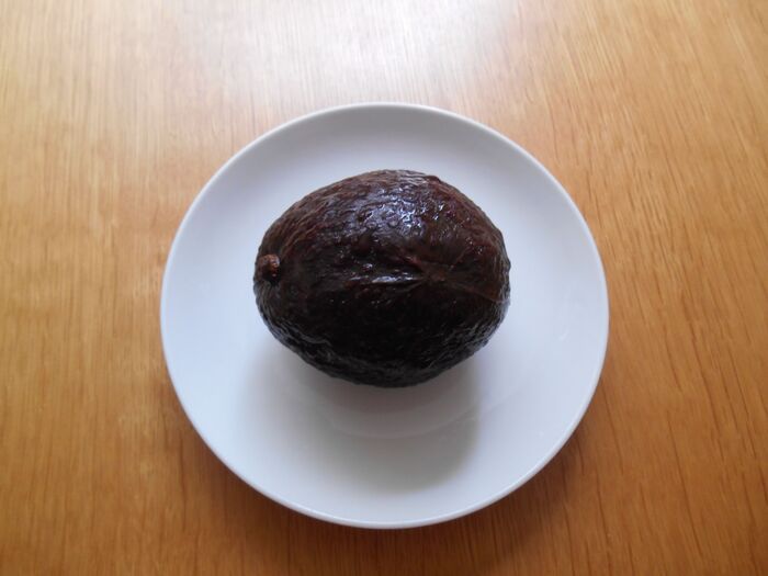 アボカドは『丸ごと冷凍』するのが正解！？丸ごと、半割り、カットで比べてみた結果