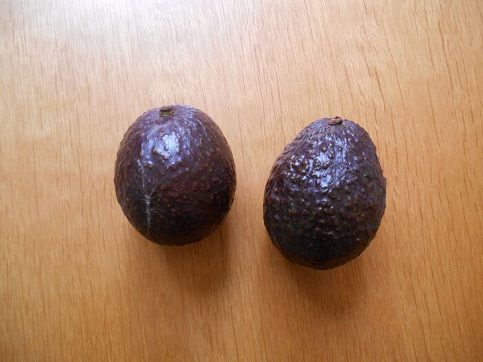 アボカドは『丸ごと冷凍』するのが正解！？丸ごと、半割り、カットで比べてみた結果