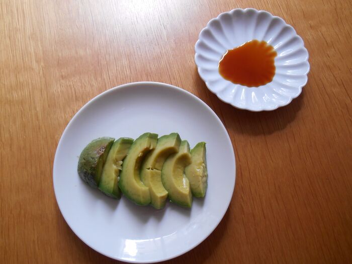 アボカドは『丸ごと冷凍』するのが正解！？丸ごと、半割り、カットで比べてみた結果