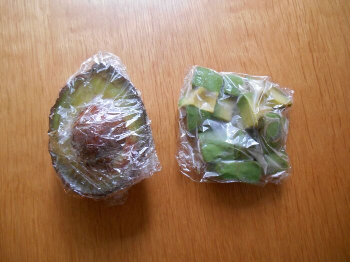 アボカドは『丸ごと冷凍』するのが正解！？丸ごと、半割り、カットで比べてみた結果