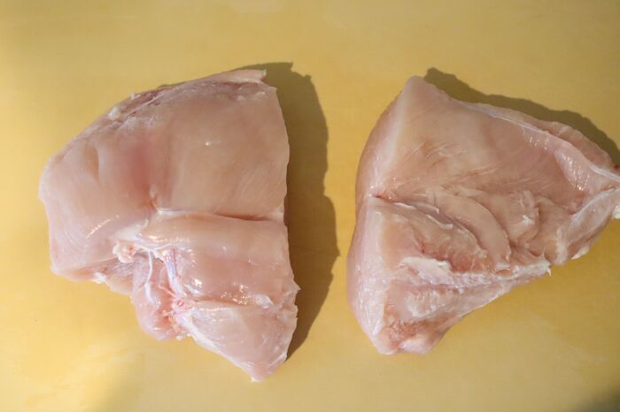 もうパサパサに戻れない！鶏むね肉が驚くほどしっとりする方法。〈幸せテクに注目！〉