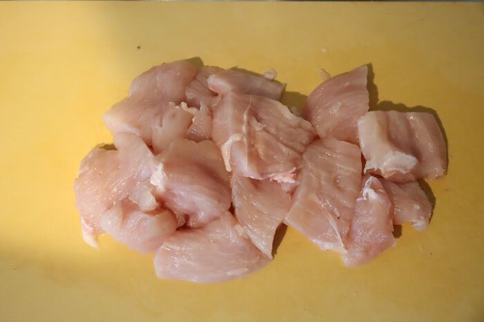 もうパサパサに戻れない！鶏むね肉が驚くほどしっとりする方法。〈幸せテクに注目！〉