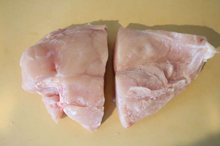 もうパサパサに戻れない！鶏むね肉が驚くほどしっとりする方法。〈幸せテクに注目！〉