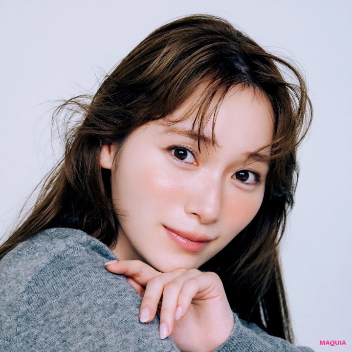 櫻坂46 守屋麗奈 【メリハリのある立体顔に】ブラウンメイクで骨格補正！シェーディング・チークの入れ方を解説