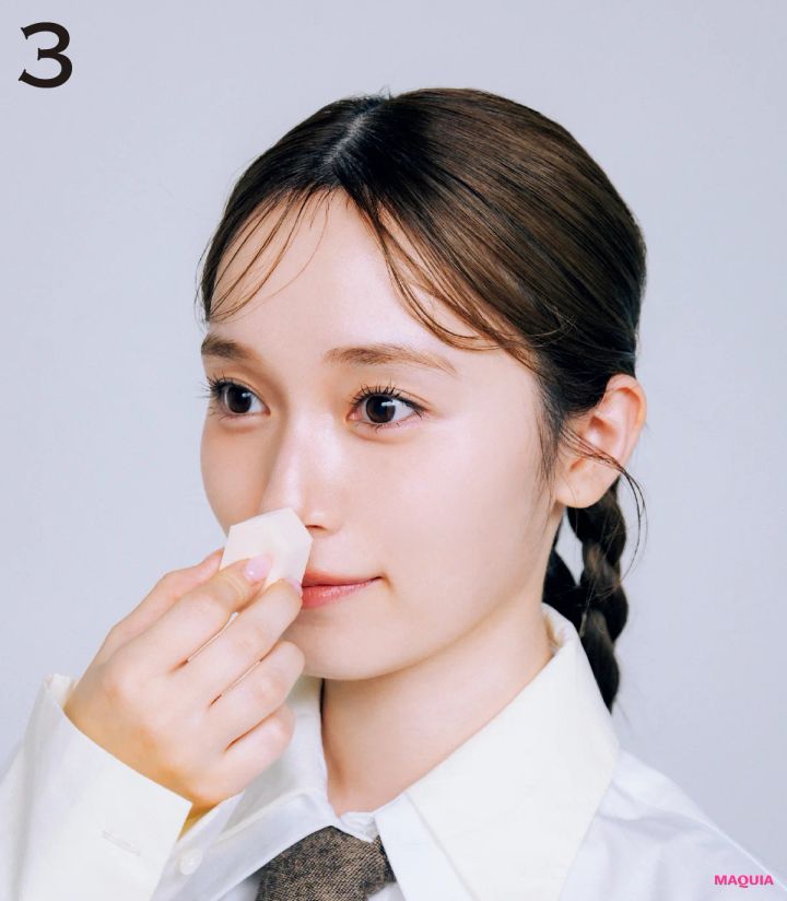 櫻坂46 守屋麗奈 最新ブラウンメイク シャドウスティックの使い方 鼻骨に沿って小鼻の内側の窪みに影を入れる