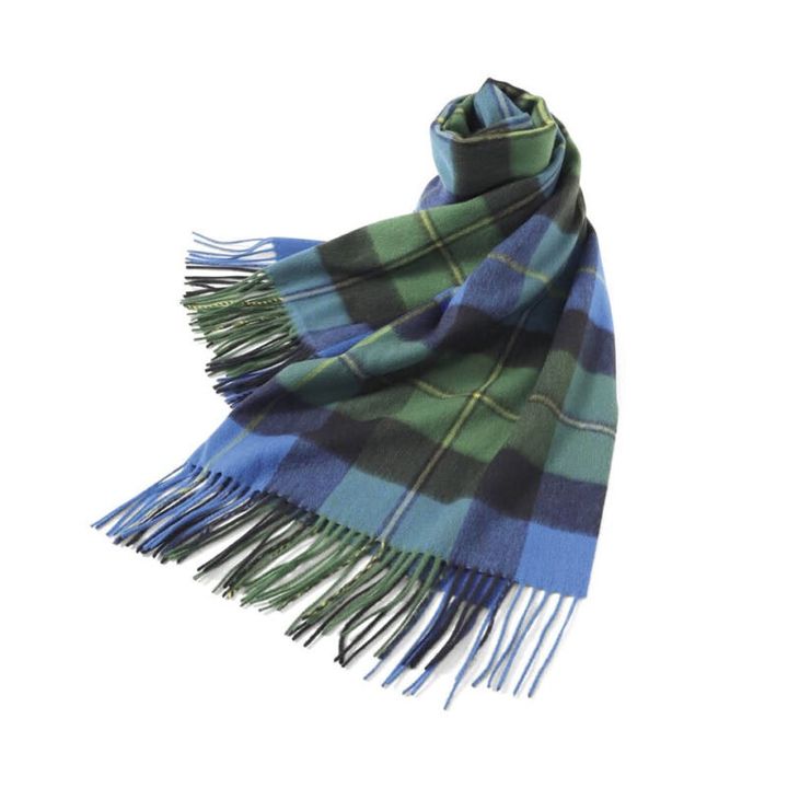 ウール90％カシミヤ10％の上質さも嬉しい。ストール1万2100円（ジャーナル スタンダード レリューム／ジャーナル スタンダード レリューム 新宿店）