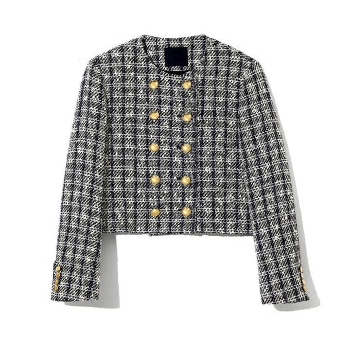 ちょっとしたお出かけやフォーマルな場でも使える金ボタンJKはかなり便利。合わせやすいモノトーンチェック柄ならなおよし。ジャケット7万7000円（チノ／モールド）