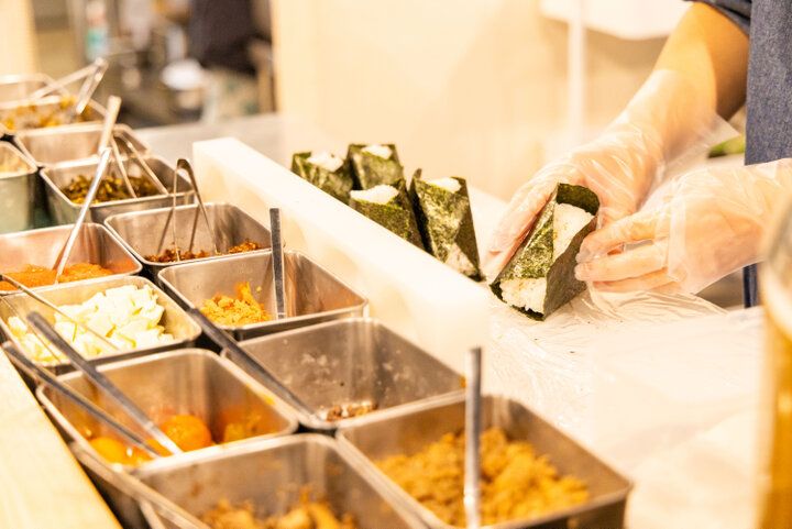 ミシュランシェフとのコラボおむすびも♪空堀商店街のおむすび専門店「おびむす」