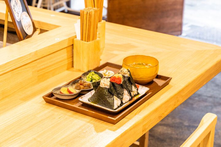 ミシュランシェフとのコラボおむすびも♪空堀商店街のおむすび専門店「おびむす」