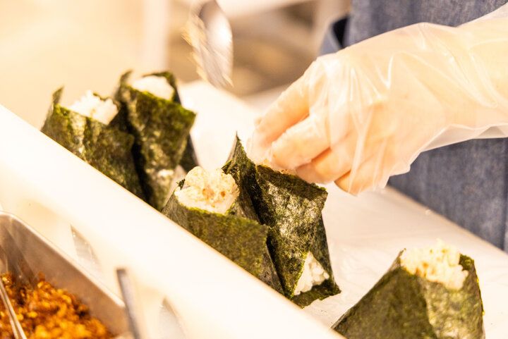 ミシュランシェフとのコラボおむすびも♪空堀商店街のおむすび専門店「おびむす」