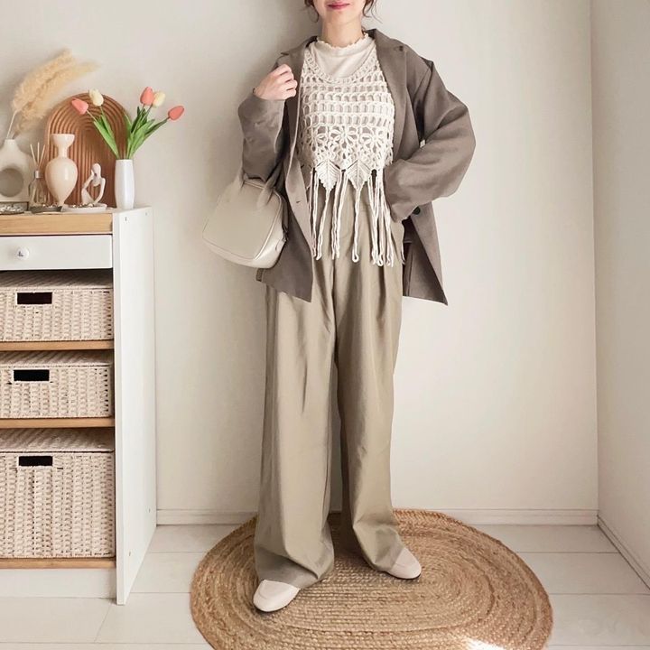 画像: ジャケット ✕ タックパンツで上品見え