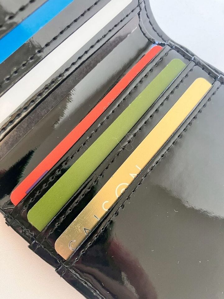 琉球風水志シウマさん監修 ウィムガゼット【開運】２つ折り財布 カードは6枚入る 