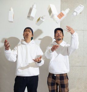 袖口が伸びてきたら？匂いが気になる時は？ ニットを長持ちさせる”6つのコツ”。プロに聞いた日々のケア方法【FUDGE dig. | フェアアイルニットとお手入れ】