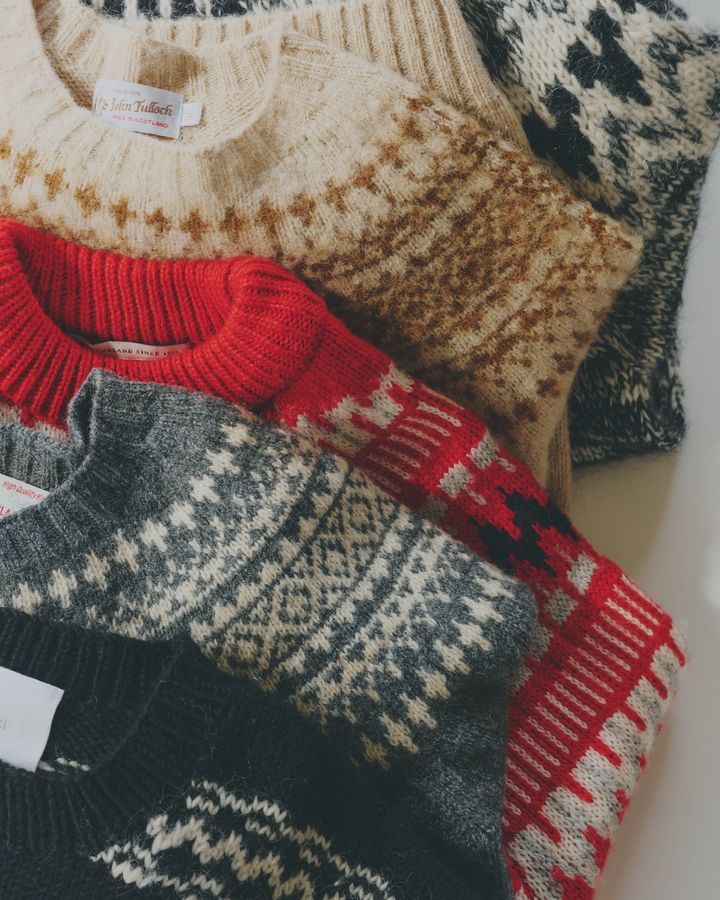 袖口が伸びてきたら？匂いが気になる時は？ ニットを長持ちさせる”6つのコツ”。プロに聞いた日々のケア方法【FUDGE dig. | フェアアイルニットとお手入れ】