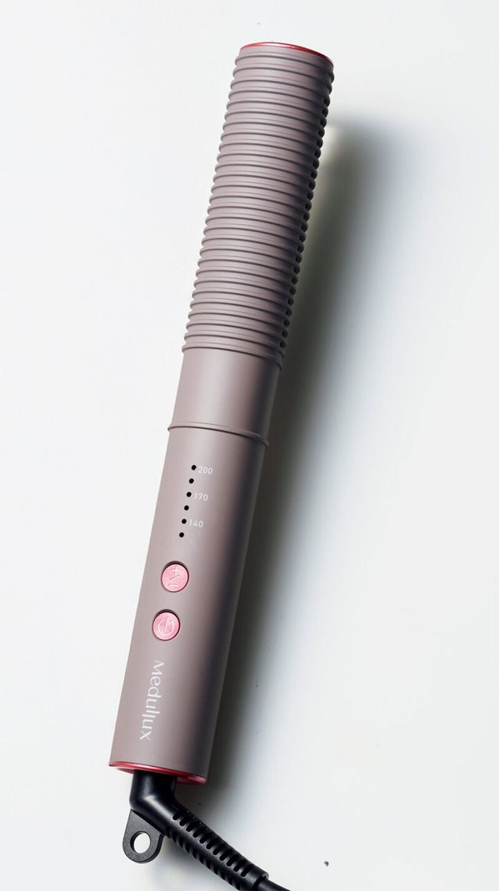 メデュラックス コームアイロン ￥18,700／アクシージア