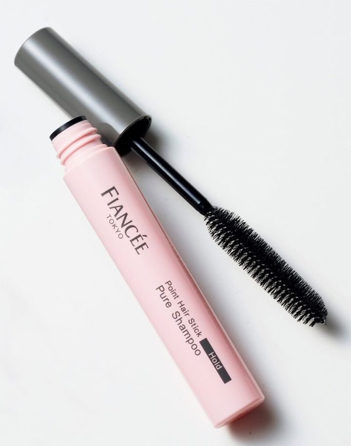 フィアンセ ポイントヘアスティック ホールド ピュアシャンプーの香り 10mL ￥990／井田ラボラトリーズ 