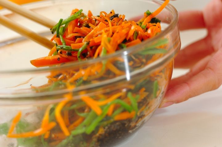 ホウレン草とニンジンの黒ゴマ和えの作り方3