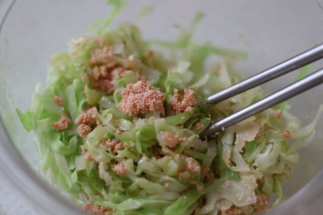 レンジ加熱したキャベツと明太子