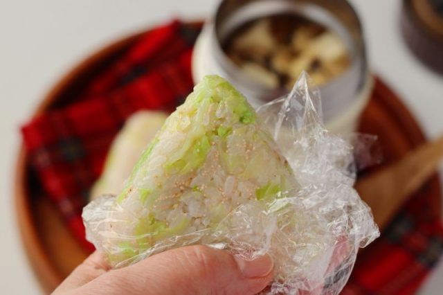 キャベツと明太のおにぎり