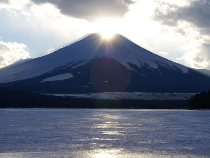 All About ニュース編集部が全国250人を対象に実施した「東京から日帰りで行きたい温泉に関するアンケート」の調査結果から、「日帰りで行きたい山梨県（富士五湖・甲府・山梨エリア）の温泉地」ランキングを発表！ 2位「山中湖温泉」を抑えた1位は？
