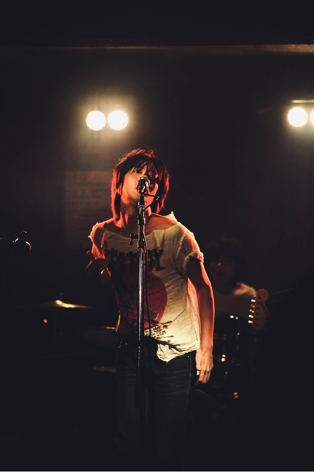 【写真を見る】銀杏BOYZの峯田和伸と共にダブル主演を務めるのは若葉竜也 [c]2026映画『ストリート・キングダム』製作委員会