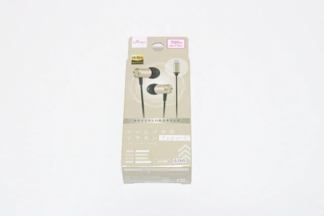 ダイソーのハイレゾ対応 Type-C イヤホンのパッケージ