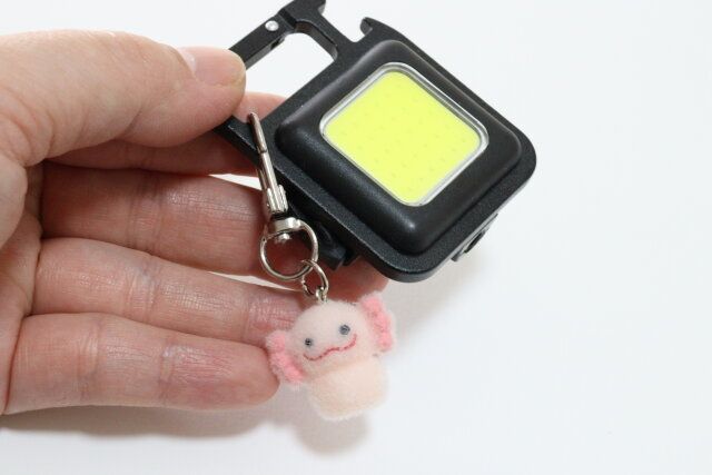 ダイソーのフロッキーキーホルダーは持ち物につけても目立ちにくい