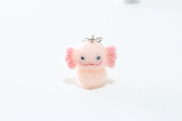 ダイソーのフロッキーキーホルダーのウーパールーパー1